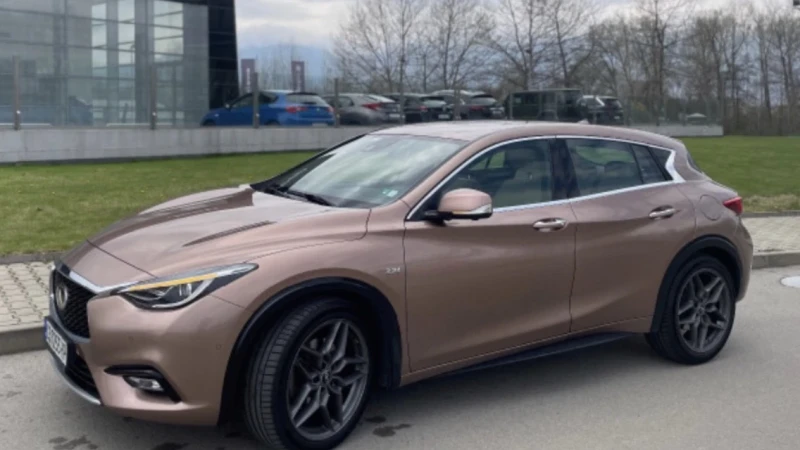 Infiniti Q30, снимка 1 - Автомобили и джипове - 47807126