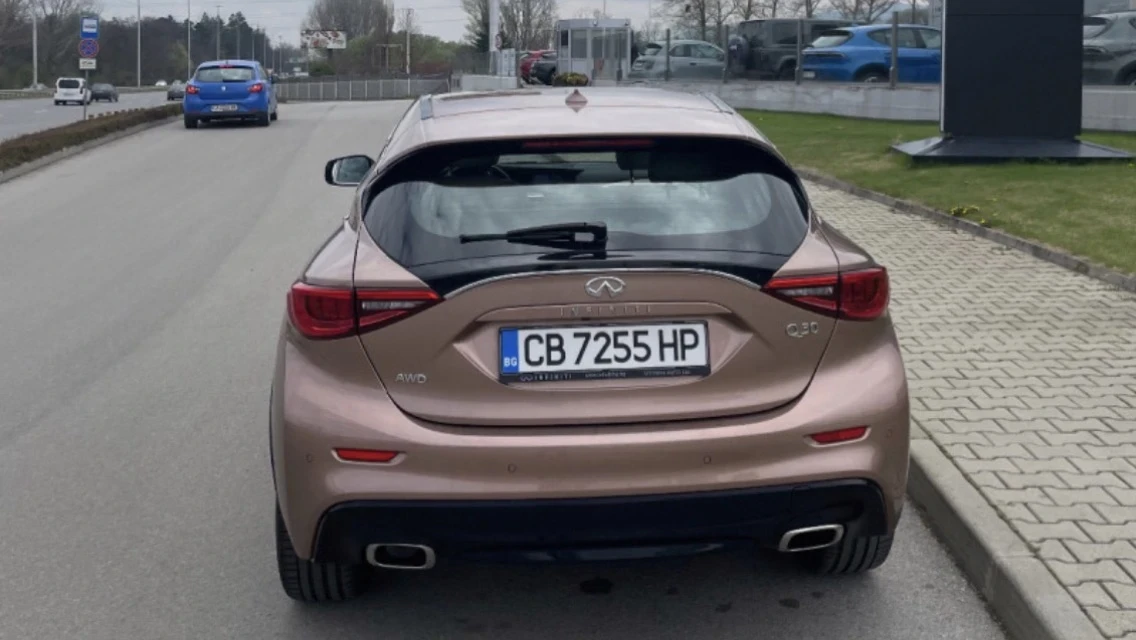 Infiniti Q30  - изображение 4