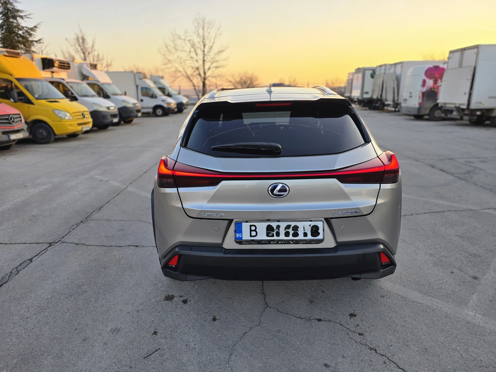 Lexus UX 250h хибрид - изображение 2
