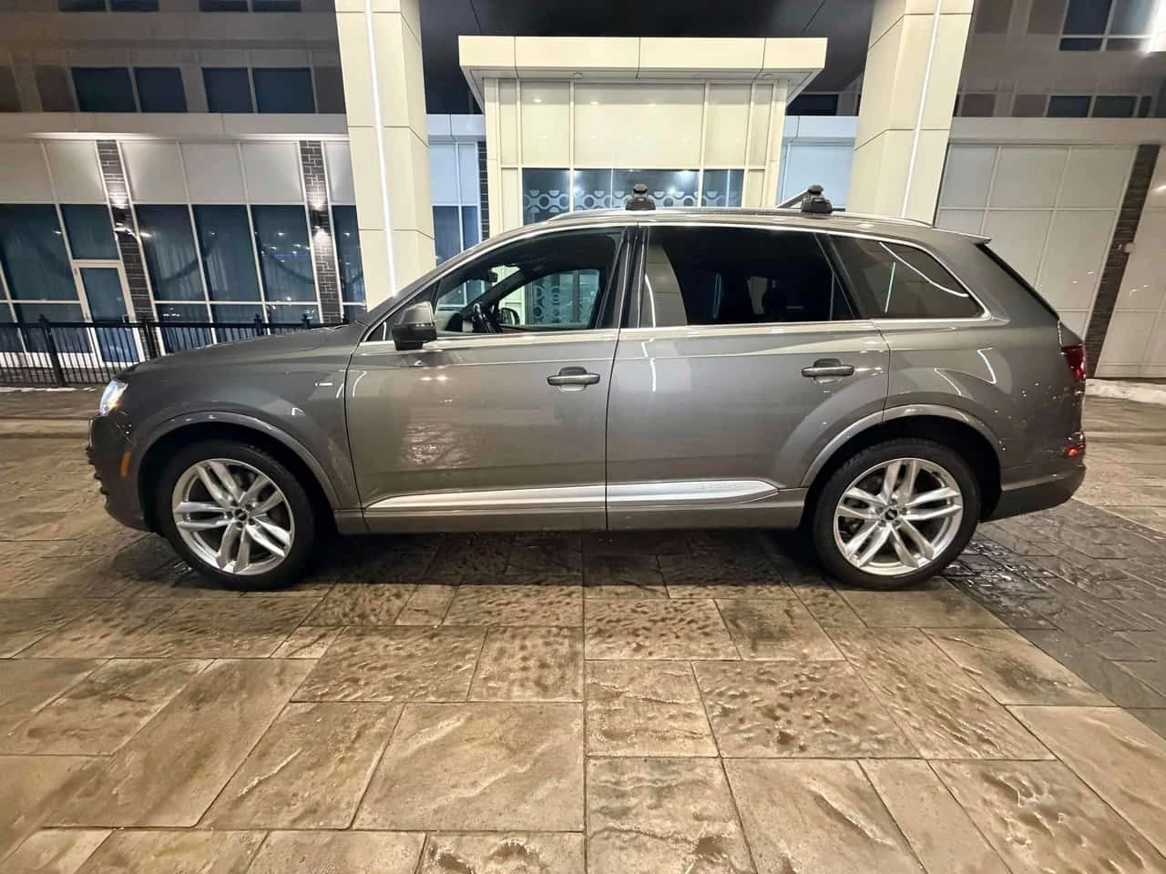 Audi Q7 * Technik * CARFAX * БЕЗ ПЪРВОНАЧАЛНА ВНОСКА, снимка 2 - Автомобили и джипове - 53728848