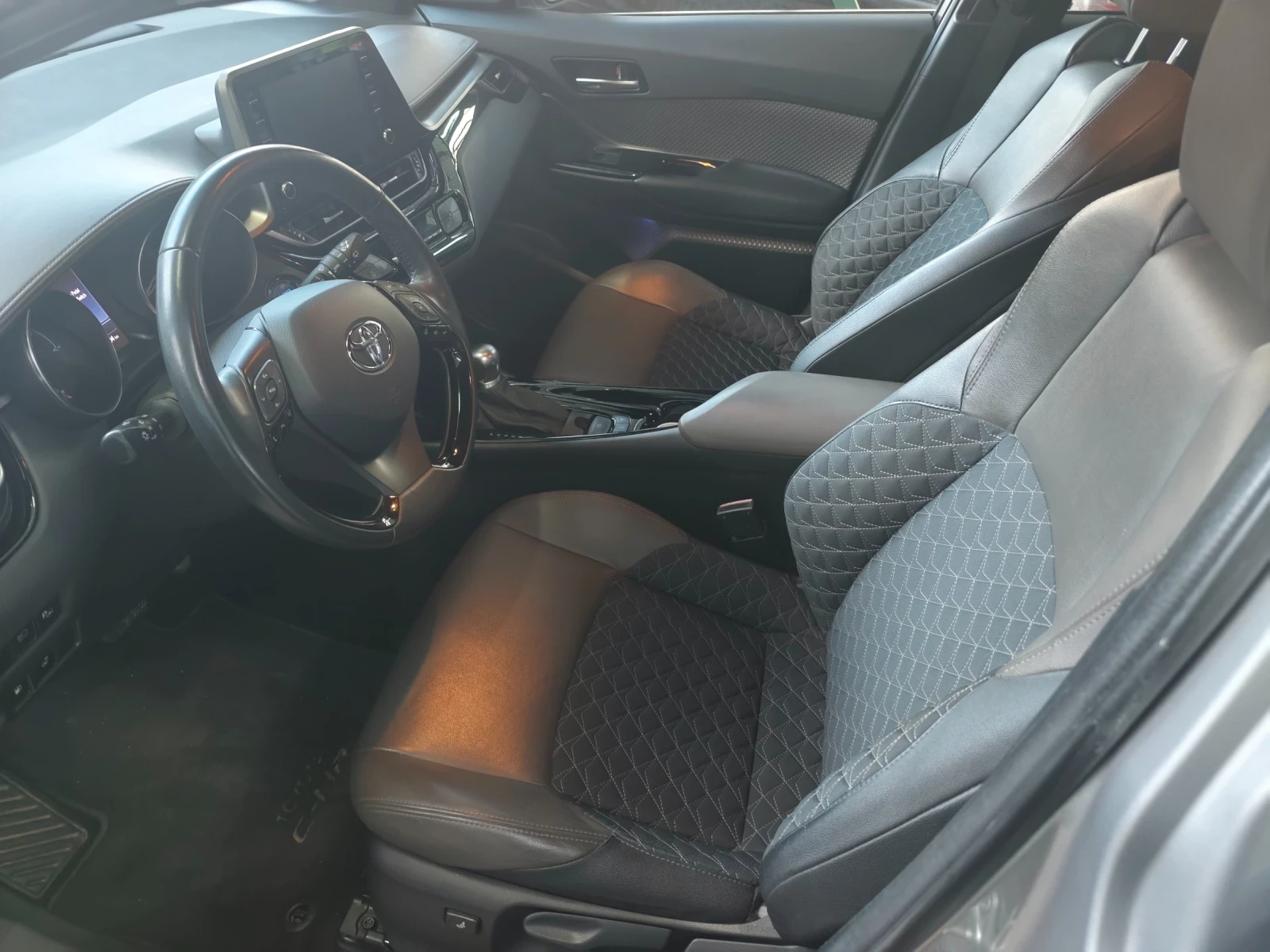 Toyota C-HR, снимка 6 - Автомобили и джипове - 54799852