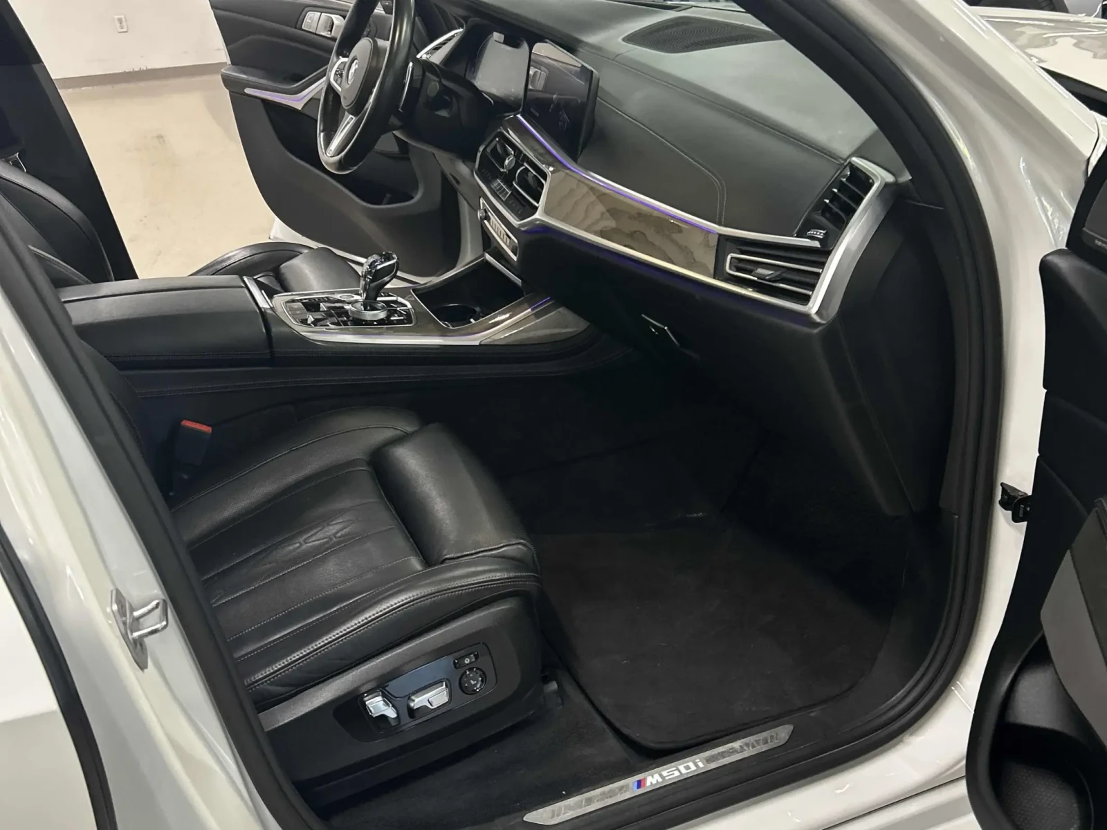 BMW X7 M50i * 7 МЕСТА * ПАНОРАМА * CARFAX * АВТО КРЕДИТ *, снимка 10 - Автомобили и джипове - 54859868
