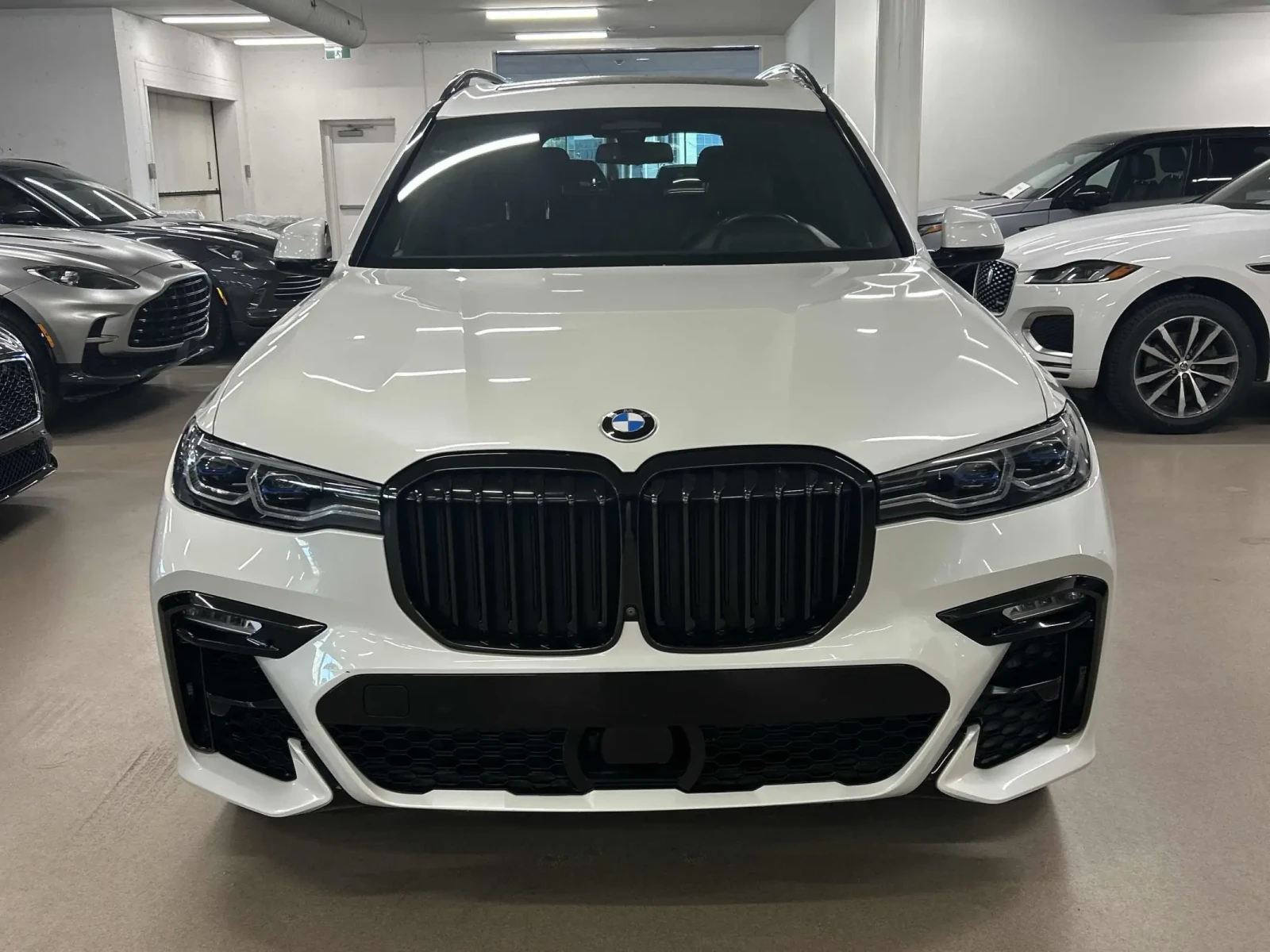 BMW X7 M50i * 7 МЕСТА * ПАНОРАМА * CARFAX * АВТО КРЕДИТ *, снимка 2 - Автомобили и джипове - 54859868