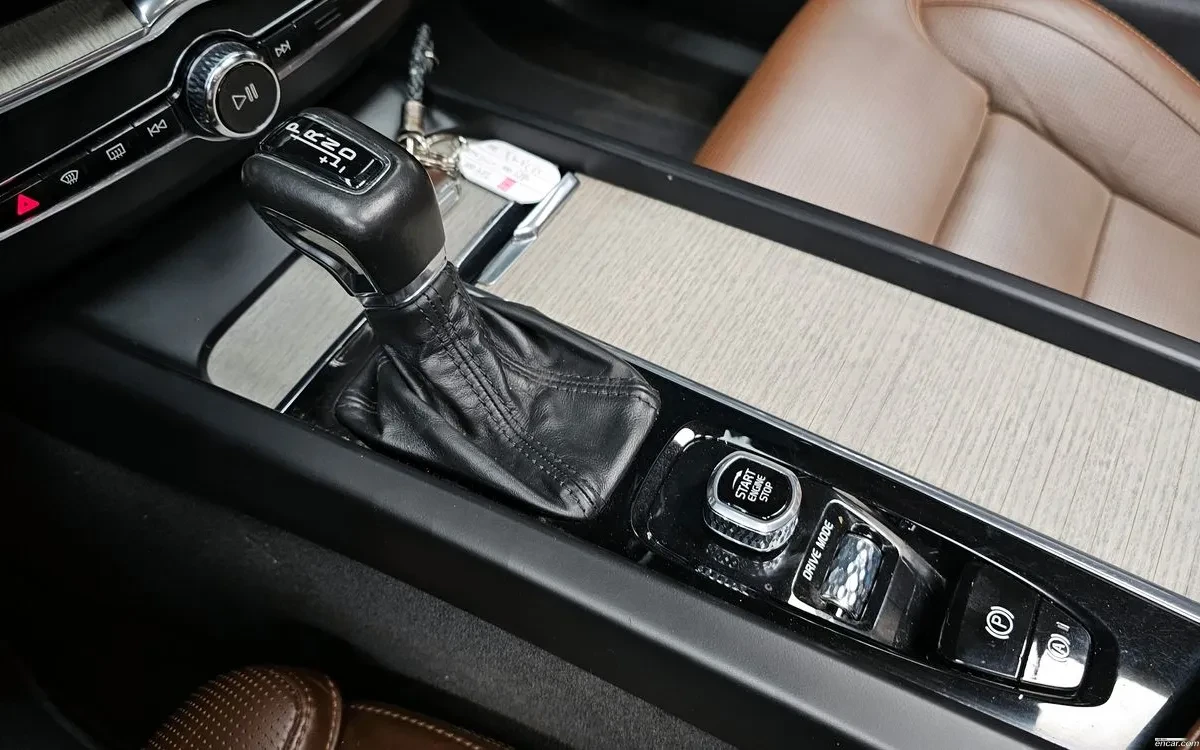 Volvo XC60 2.0 D5 Inscription, снимка 8 - Автомобили и джипове - 55013730
