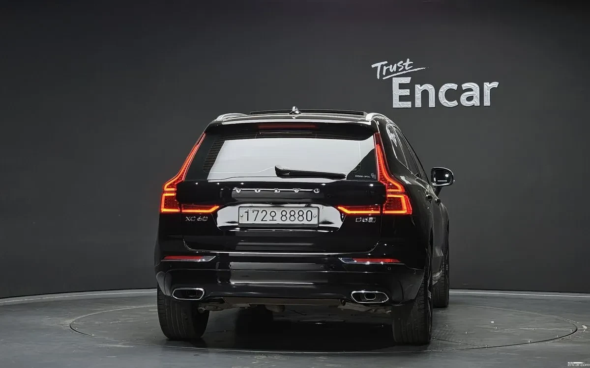 Volvo XC60 2.0 D5 Inscription, снимка 4 - Автомобили и джипове - 55013730
