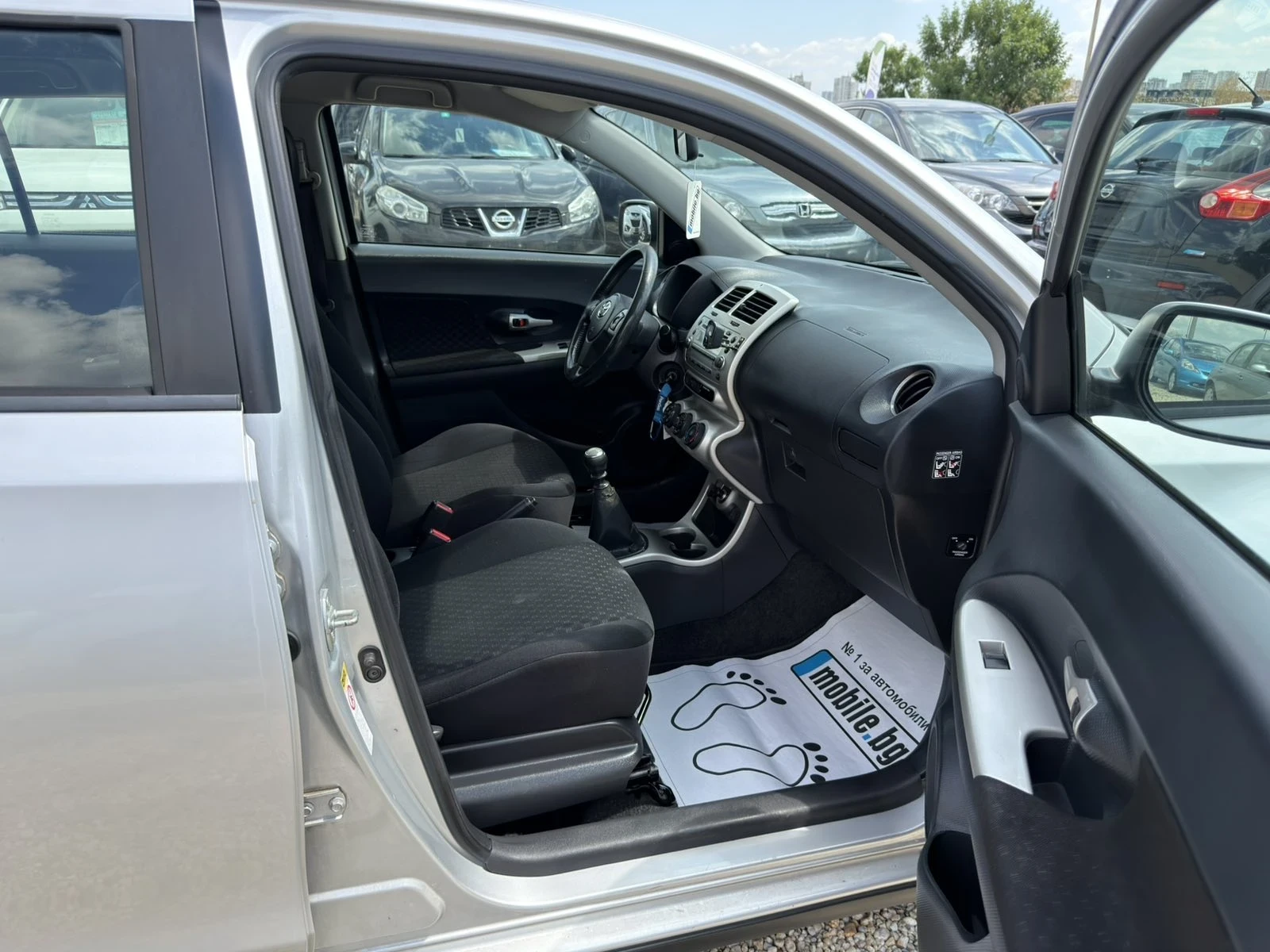 Toyota Urban Cruiser 1.3 Dual VVT-i, снимка 13 - Автомобили и джипове - 55156981