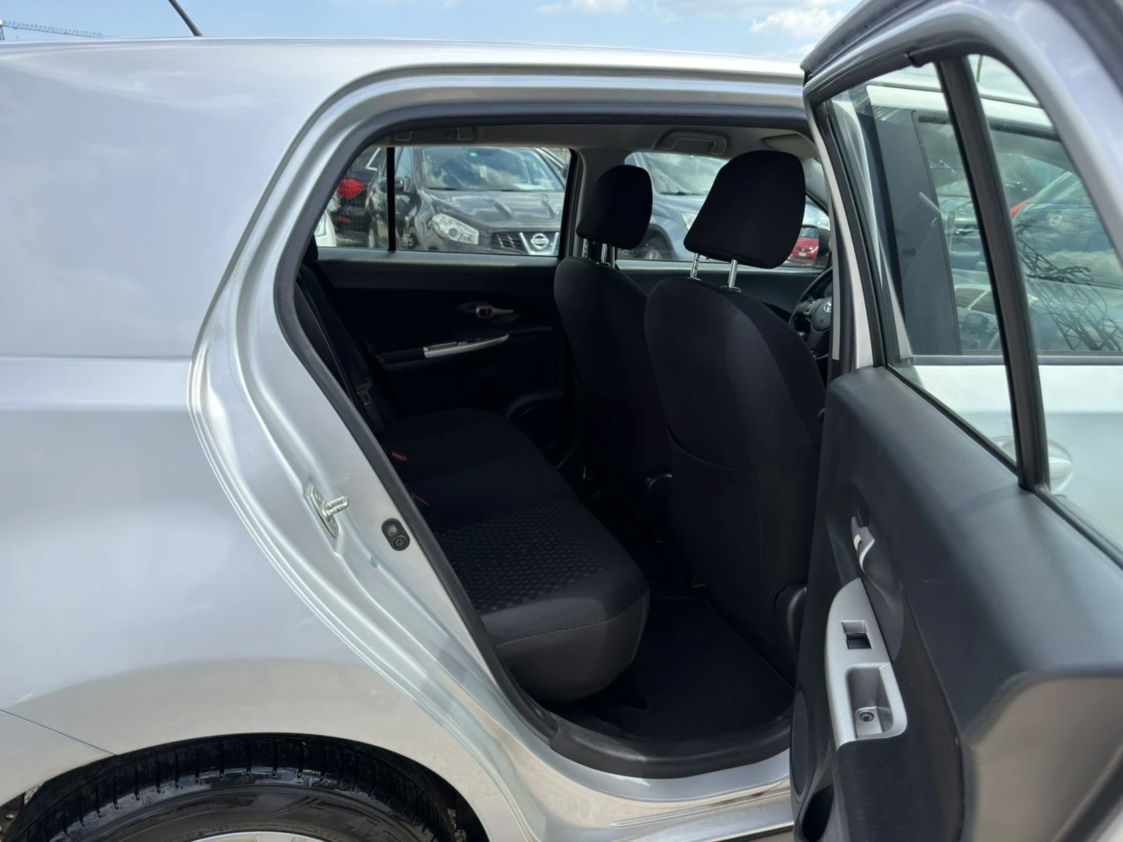 Toyota Urban Cruiser 1.3 Dual VVT-i, снимка 14 - Автомобили и джипове - 55156981