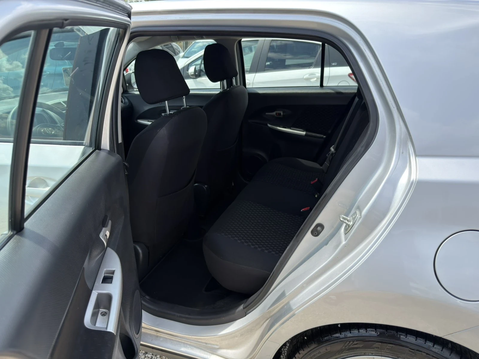 Toyota Urban Cruiser 1.3 Dual VVT-i, снимка 15 - Автомобили и джипове - 55156981