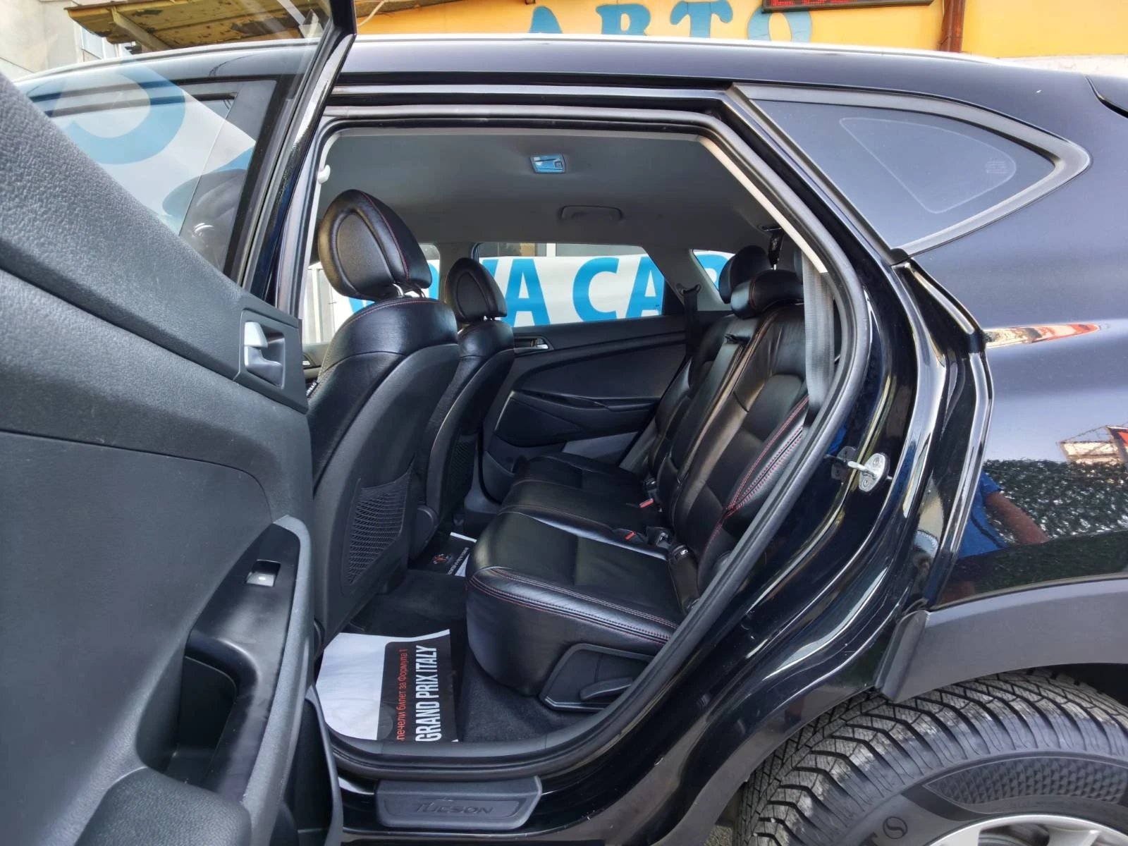 Hyundai Tucson 1.6 бензин 132 к. с. , снимка 13 - Автомобили и джипове - 55367826