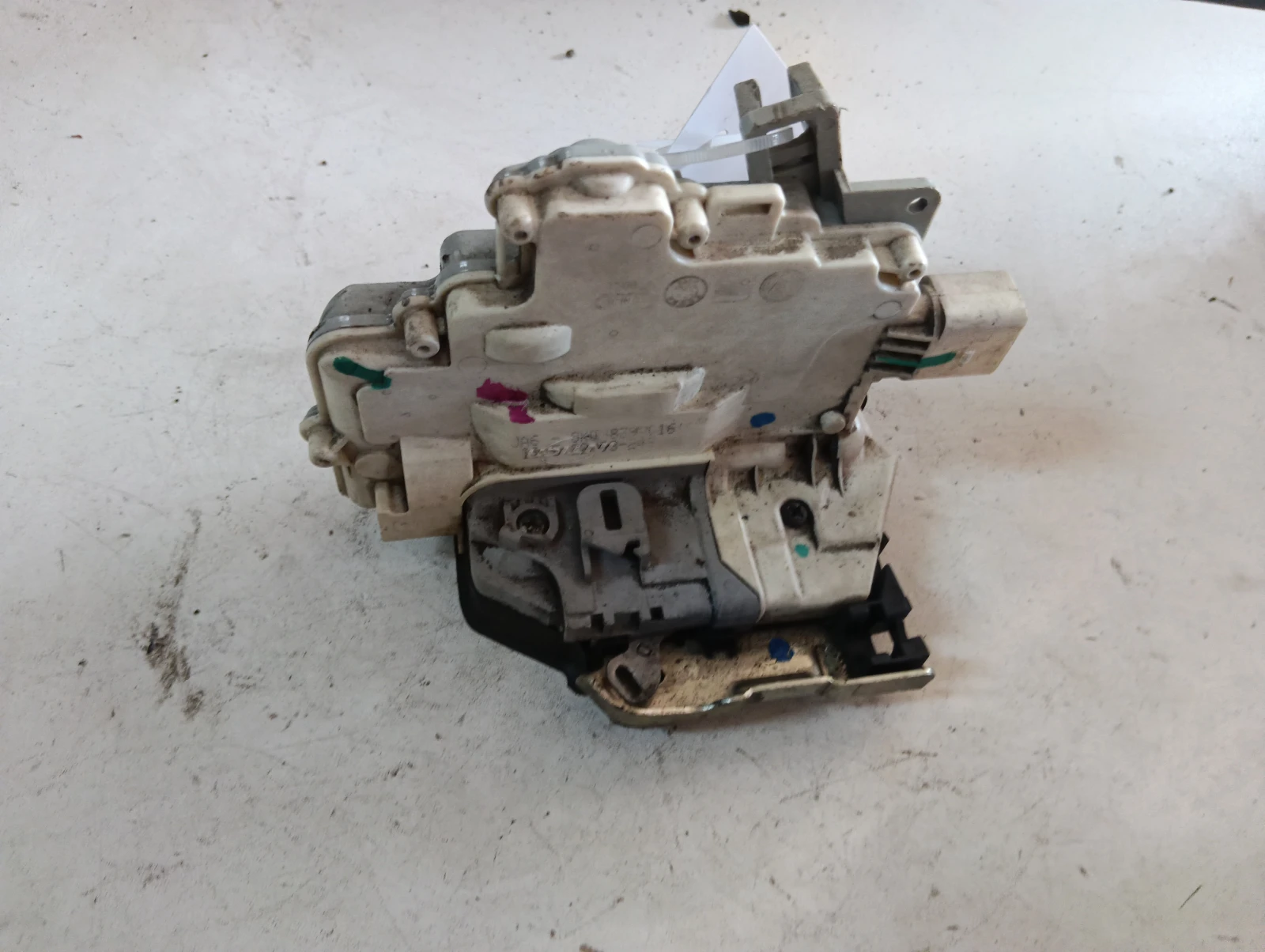 брава (задна дясна) 8K0839016 Audi A4