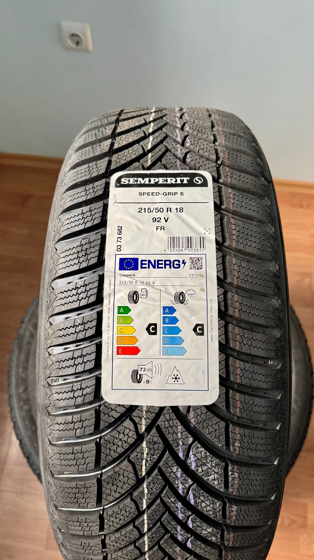 Гуми Зимни 215/50R18
