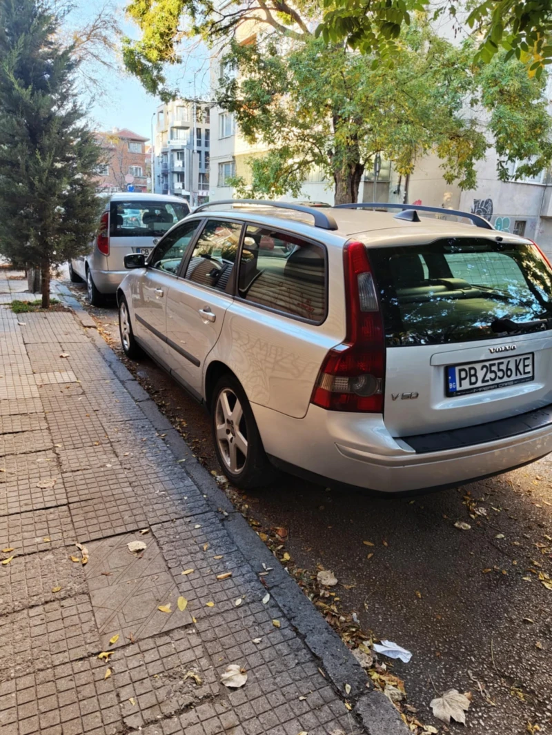 Volvo V50 Комби, снимка 4 - Автомобили и джипове - 48015171