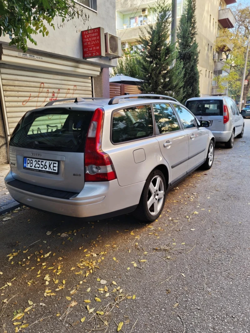 Volvo V50 Комби, снимка 5 - Автомобили и джипове - 48015171