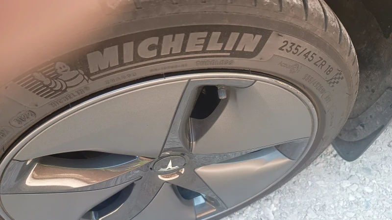 Tesla Model 3 SR+ , снимка 12 - Автомобили и джипове - 51830313