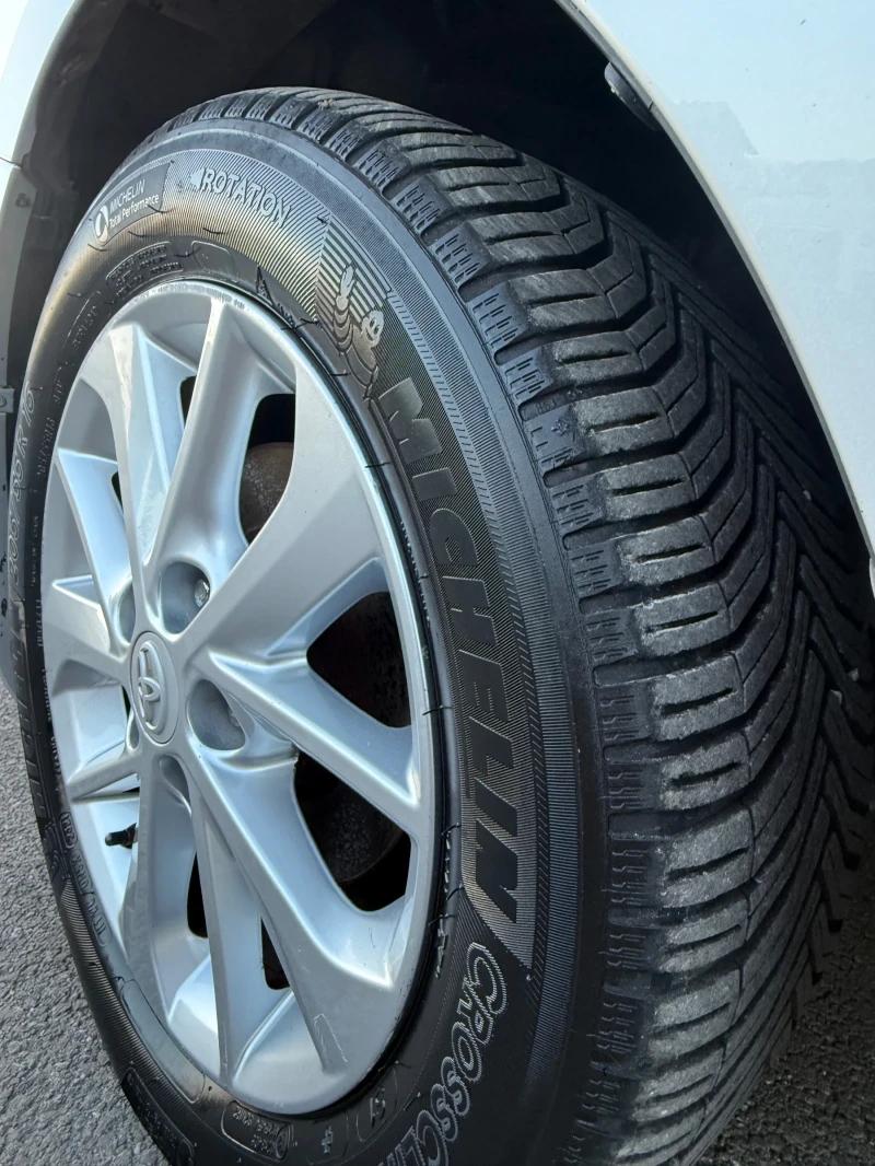 Toyota Auris 1.4D-4D LOUNGE, снимка 16 - Автомобили и джипове - 52326224