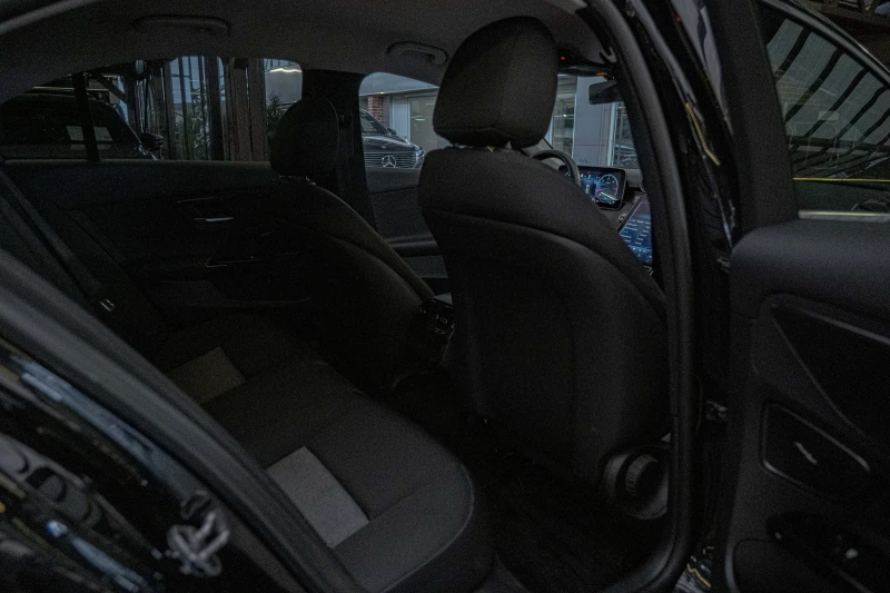 Mercedes-Benz C 300 CDI/9G Tronic/Virtual/Подгрев/Камера/Седан, снимка 8 - Автомобили и джипове - 52298665