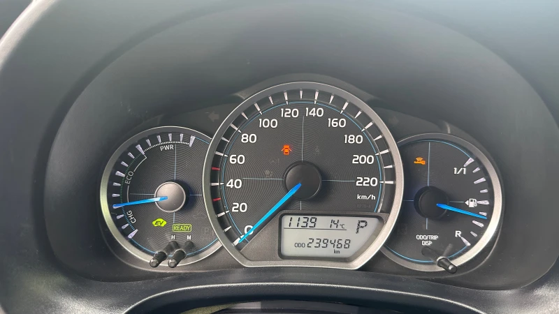 Toyota Yaris 1.5 Hybrid , снимка 13 - Автомобили и джипове - 52320855