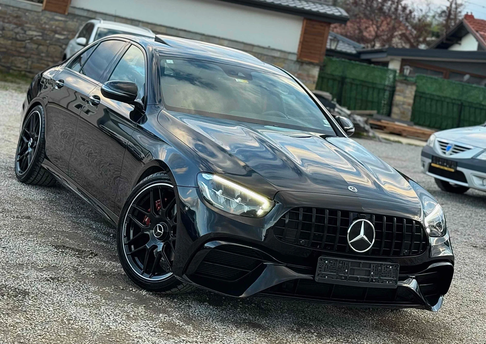 Mercedes-Benz E 220 AMG, снимка 1