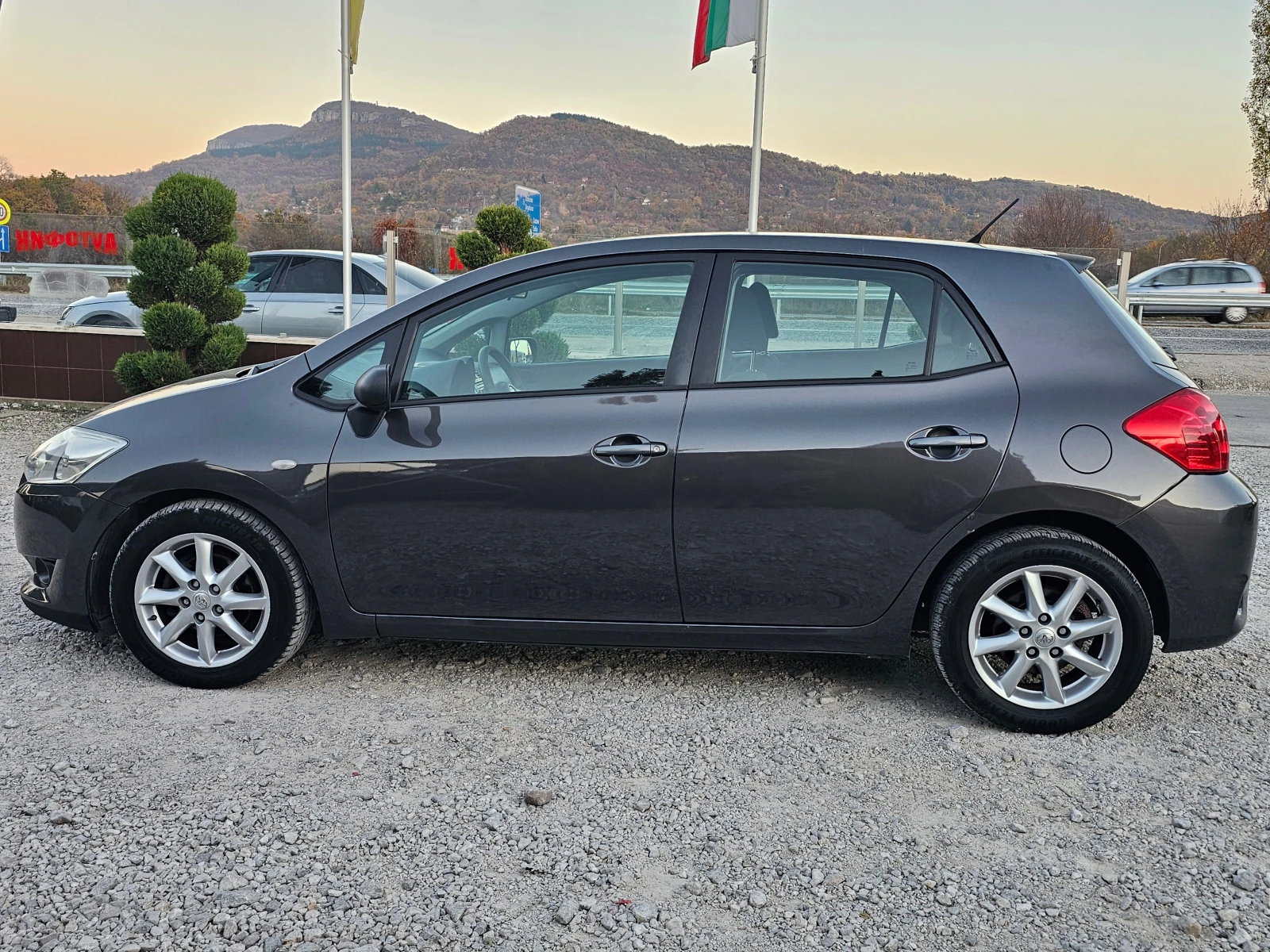 Toyota Auris 1.4D-4D 90кс ! ! АВТОМАТИК ! ! ВНОС ОТ ИТАЛИЯ - изображение 2