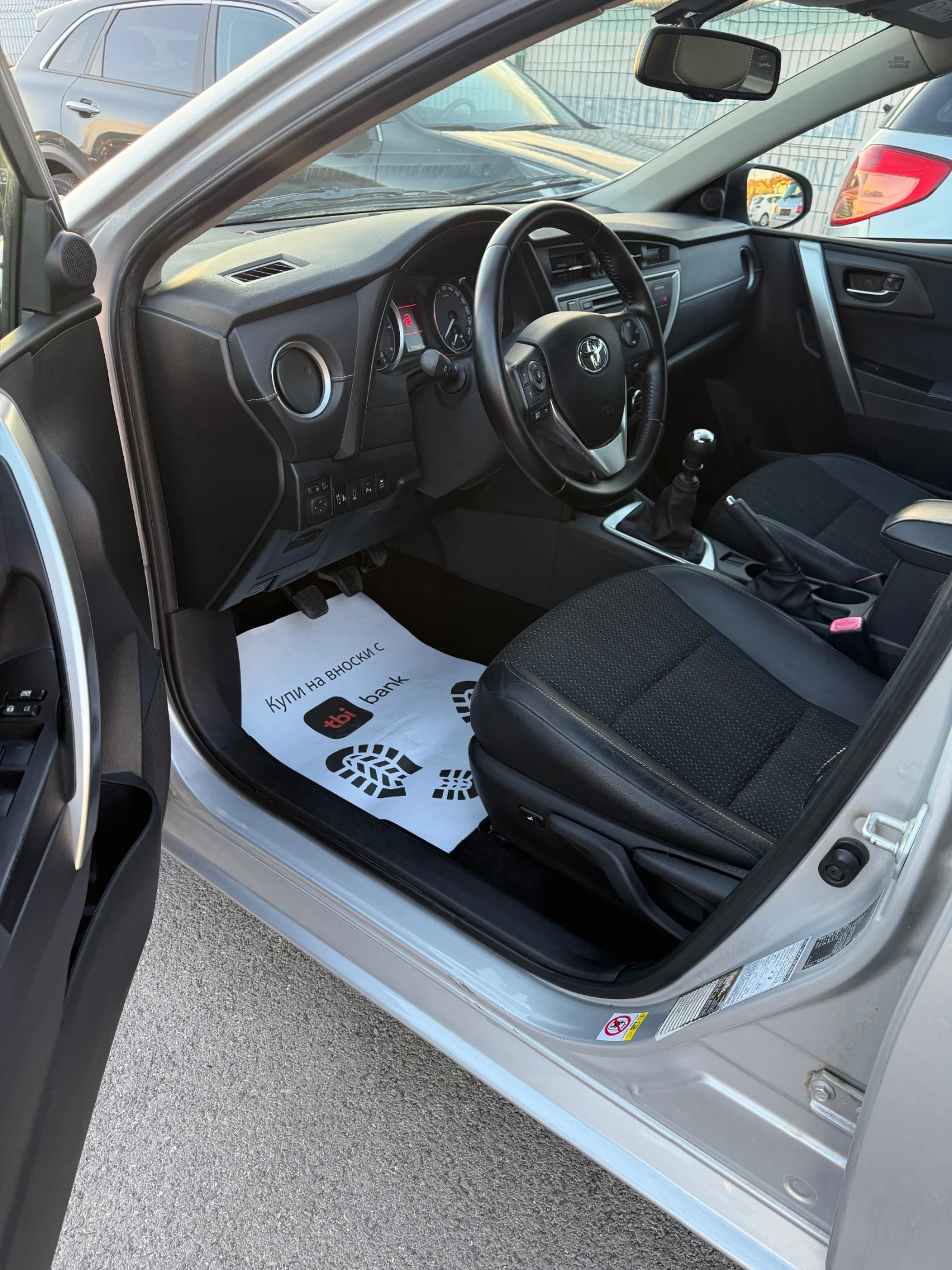 Toyota Auris 1.4D-4D LOUNGE - изображение 6