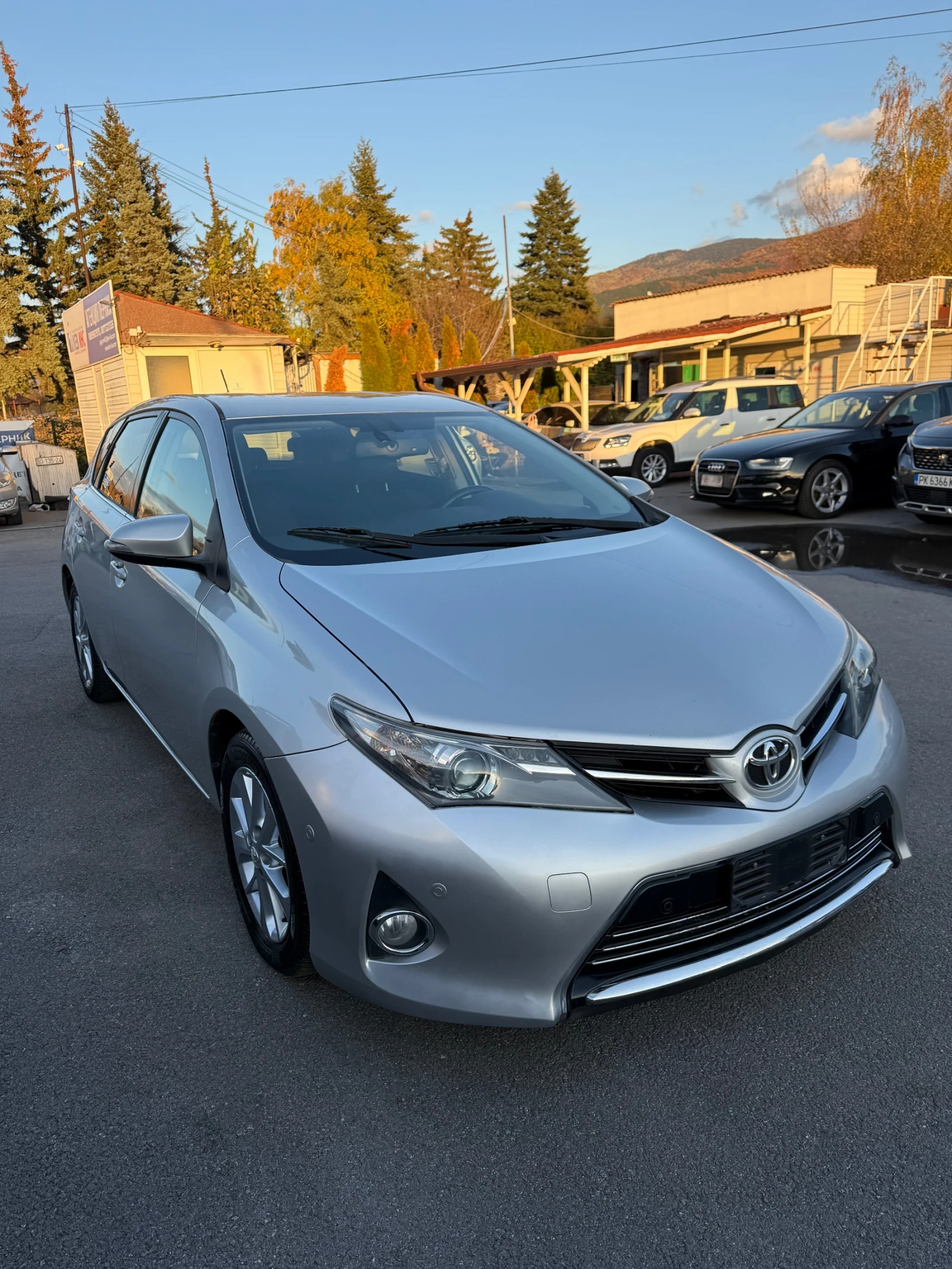 Toyota Auris 1.4D-4D LOUNGE - изображение 2