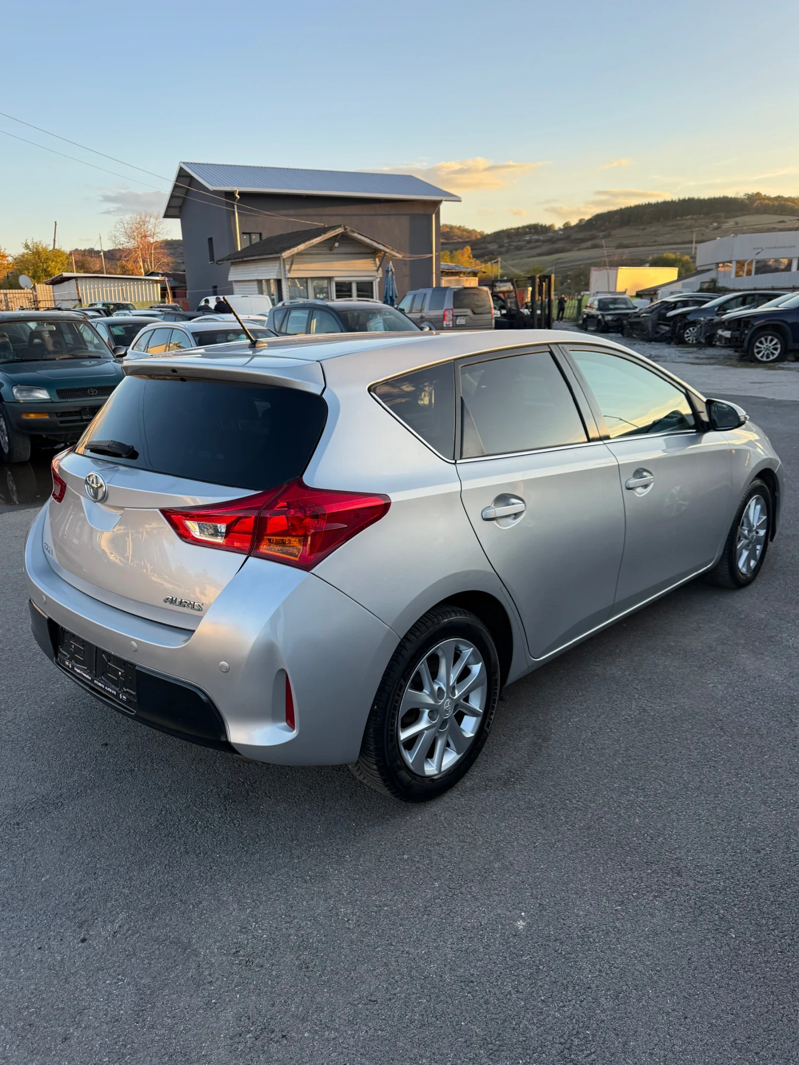 Toyota Auris 1.4D-4D LOUNGE - изображение 4