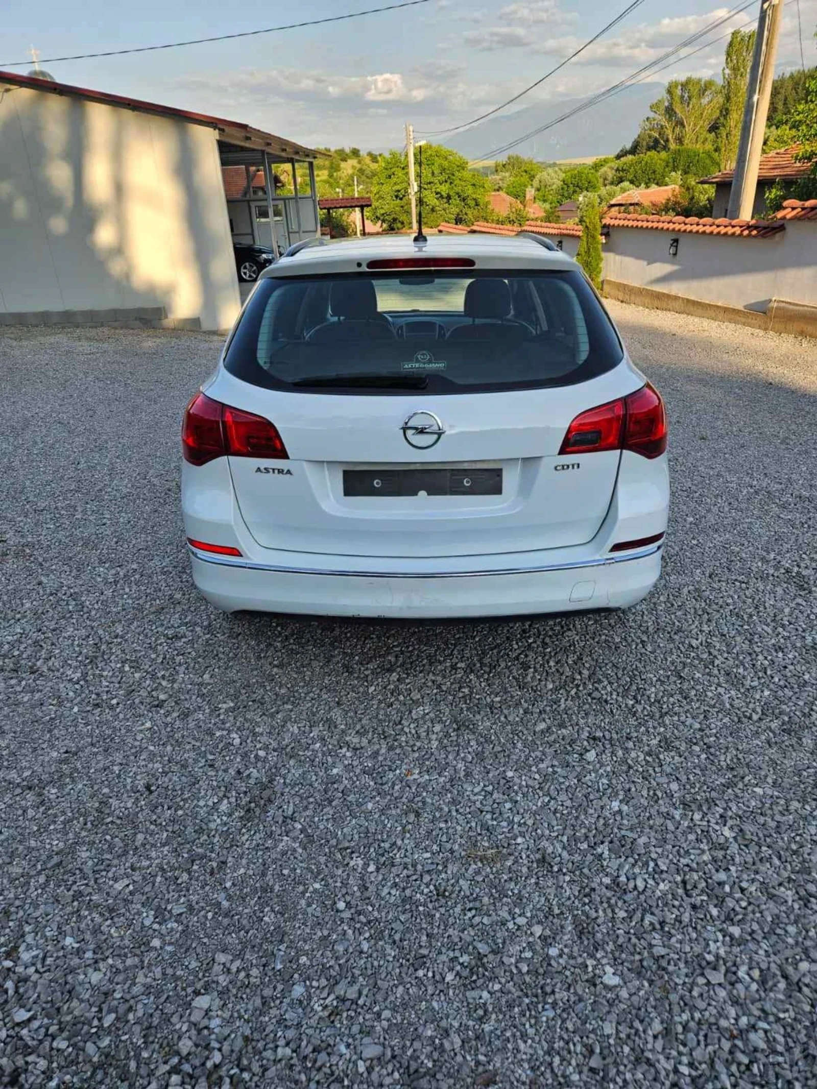 Opel Astra 1.6 cdti 110hp ИМА Регистрация! - изображение 4