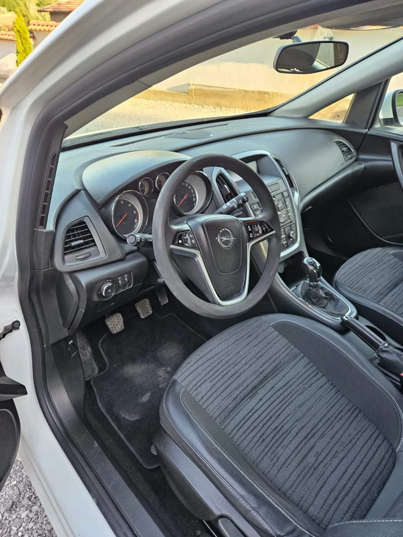 Opel Astra 1.6 cdti 110hp ИМА Регистрация! - изображение 10