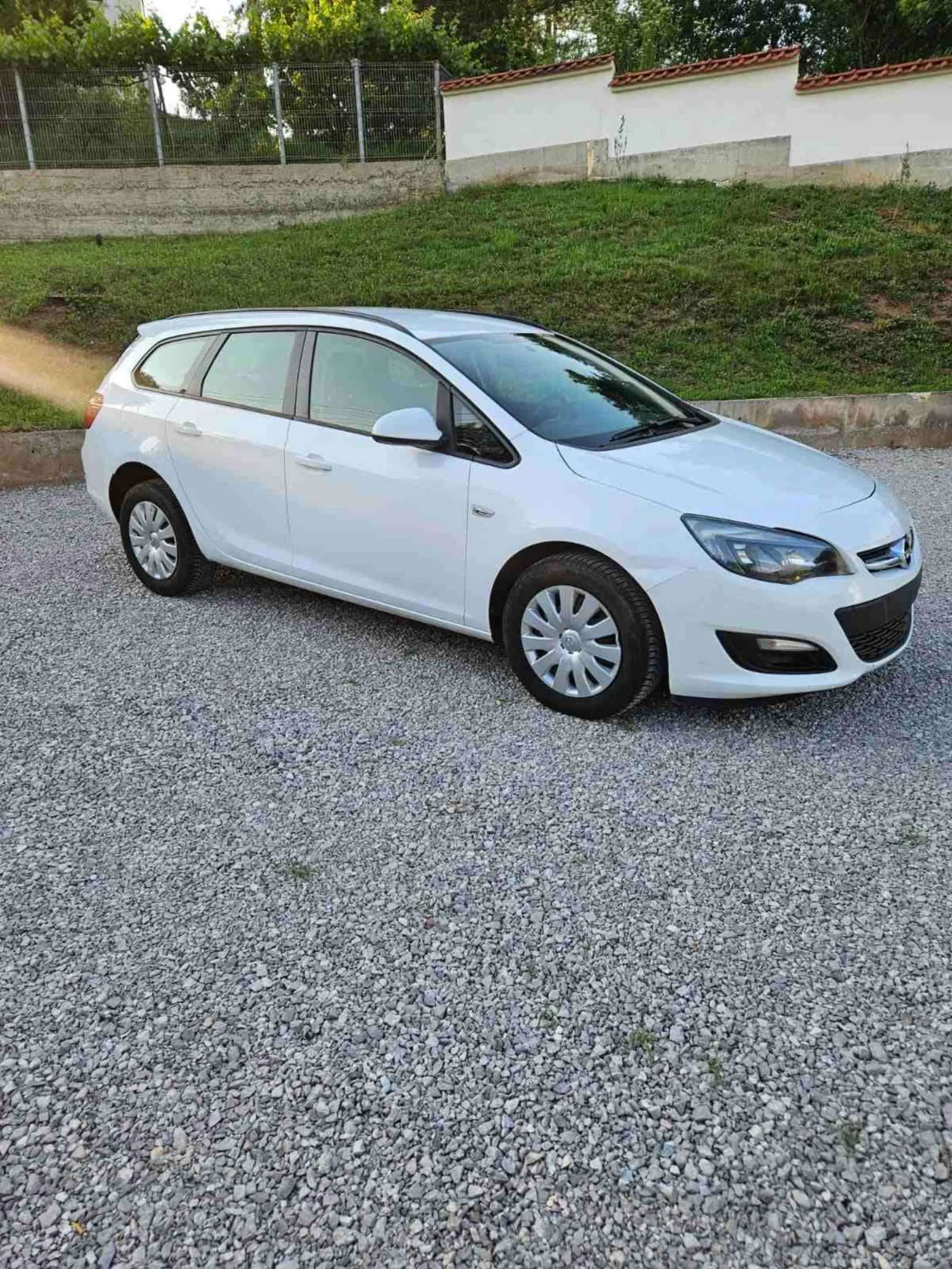 Opel Astra 1.6 cdti 110hp ИМА Регистрация! - изображение 3