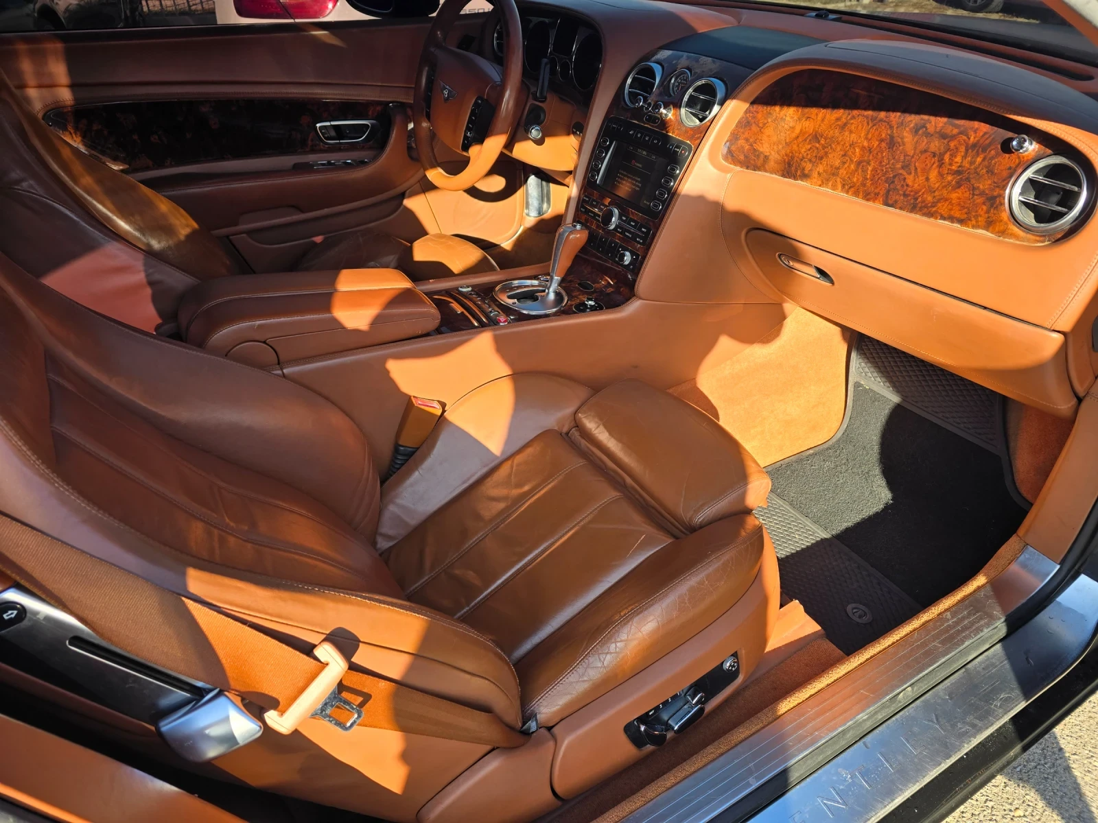 Bentley Continental gt БАРТЕР/ЛИЗИНГ/ НОВИ ГУМИ / ОБСЛУЖЕН, снимка 10 - Автомобили и джипове - 53840414