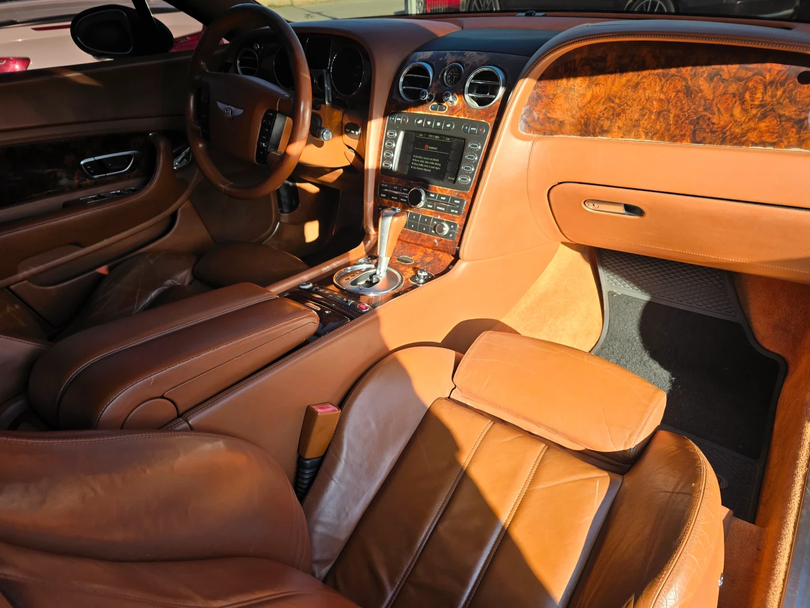 Bentley Continental gt БАРТЕР/ЛИЗИНГ/ НОВИ ГУМИ / ОБСЛУЖЕН, снимка 11 - Автомобили и джипове - 53840414