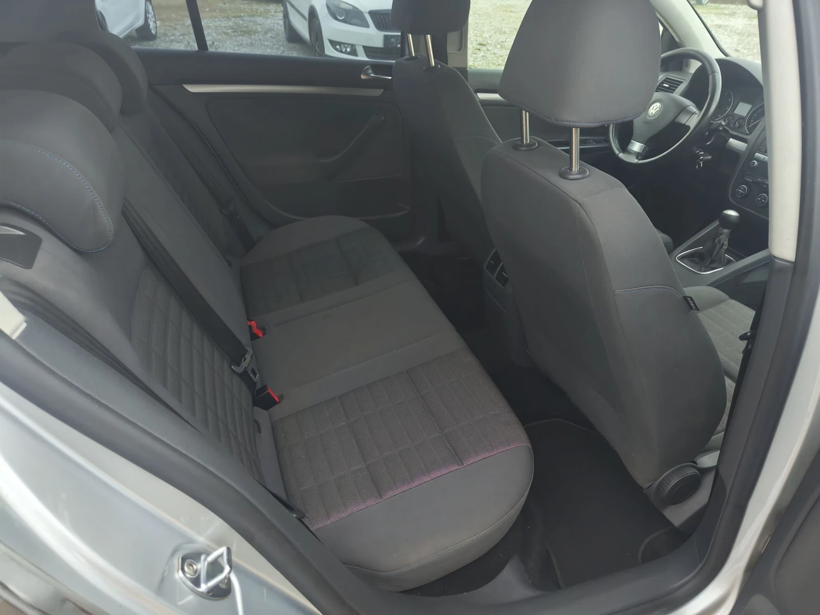 VW Golf 1.9 TDI - 6 Скорости , снимка 10 - Автомобили и джипове - 53953211