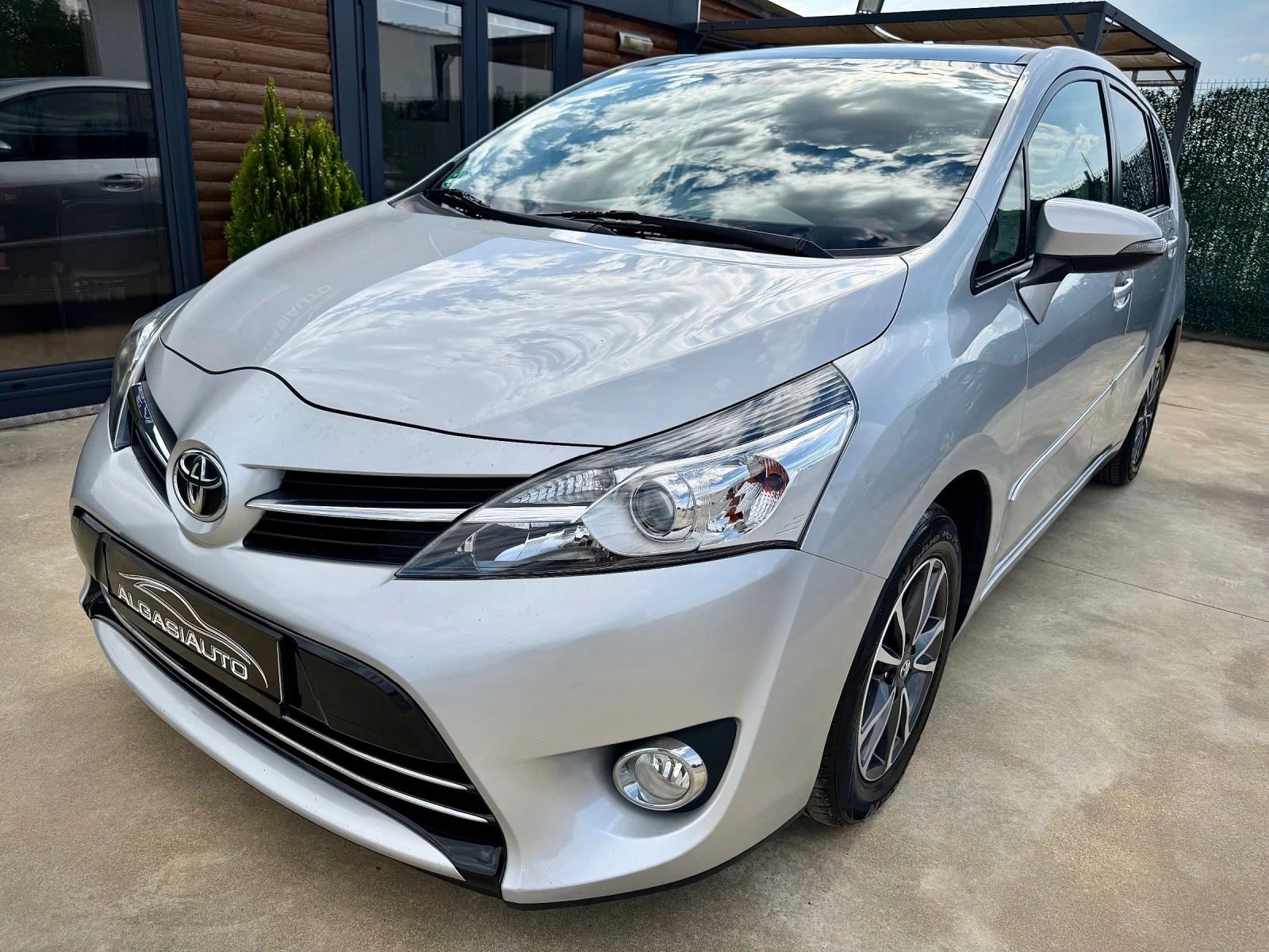 Toyota Verso 1.8 VALVEMATIC, снимка 8 - Автомобили и джипове - 54824160
