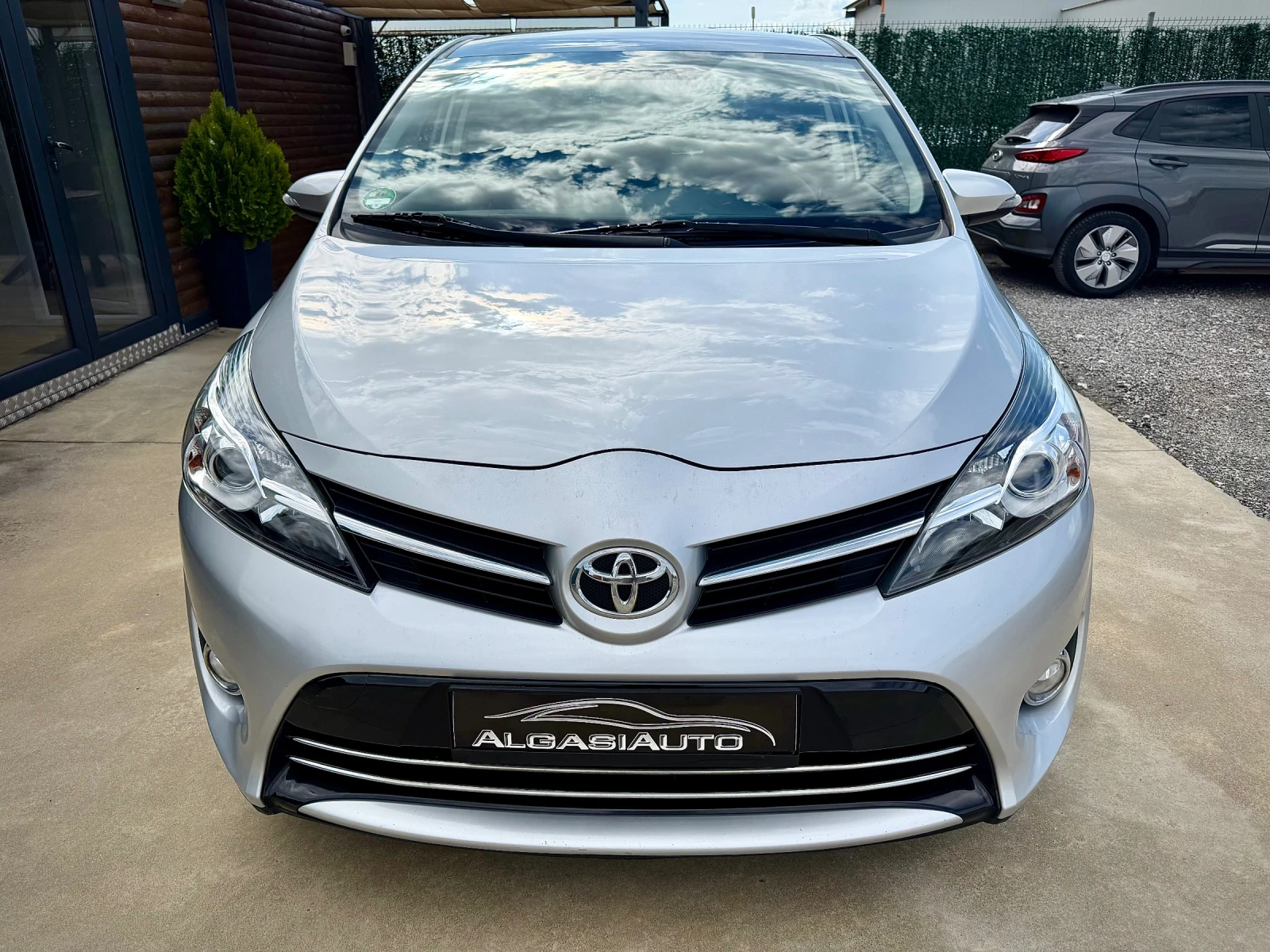 Toyota Verso 1.8 VALVEMATIC, снимка 7 - Автомобили и джипове - 54824160