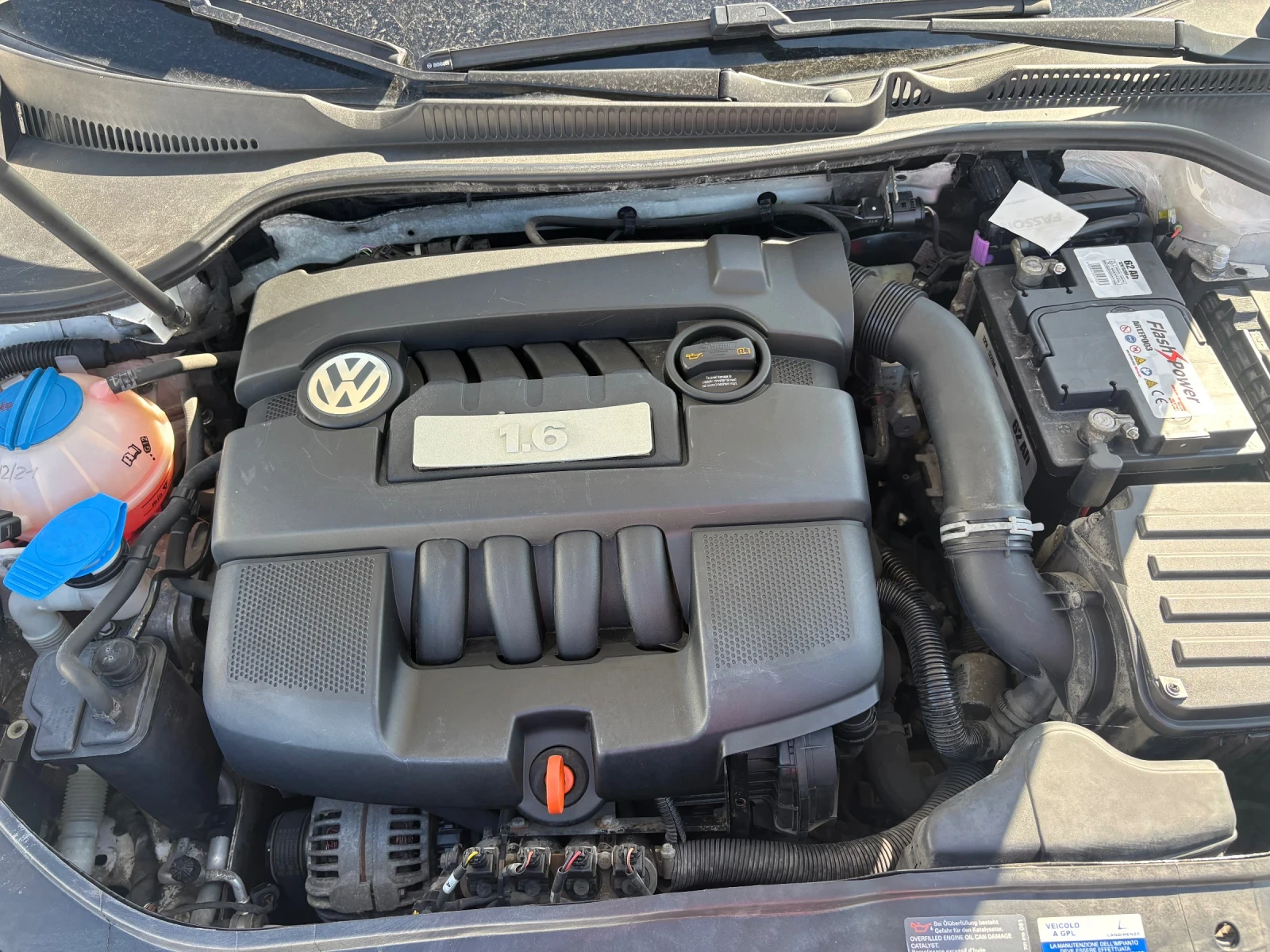 VW Golf 1.6 ГАЗ-бензин, снимка 11 - Автомобили и джипове - 55738867