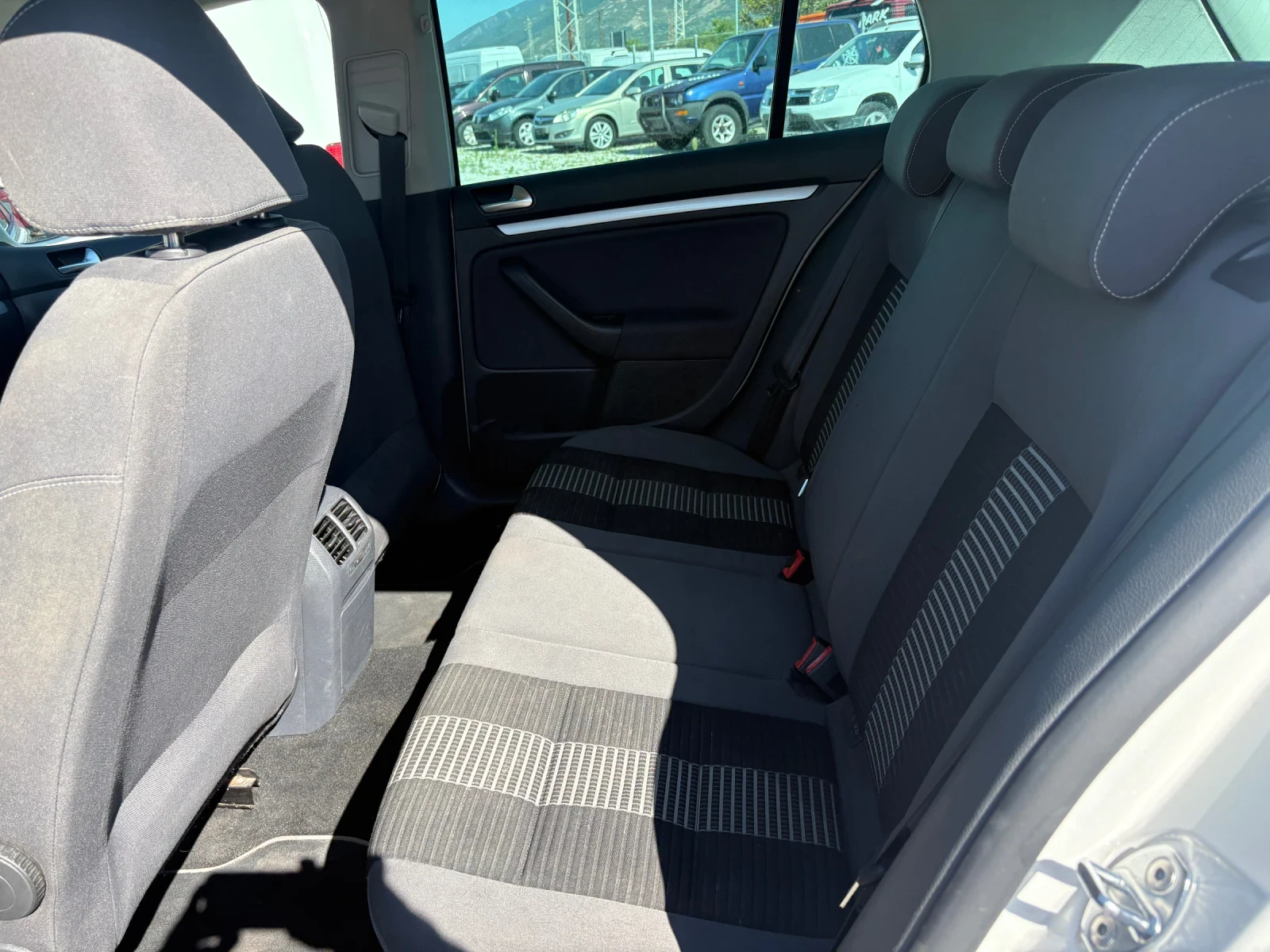 VW Golf 1.6 ГАЗ-бензин, снимка 9 - Автомобили и джипове - 55738867