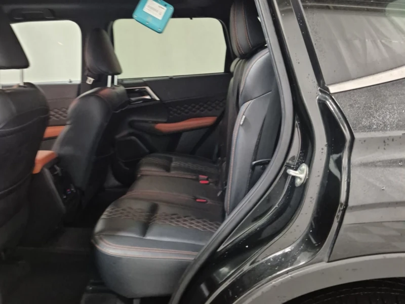 Mitsubishi Outlander CARFAX* АВТОФИНАНСИРАНЕ* БЕЗ ПЪРВОНАЧАЛНА ВНОСКА* , снимка 11 - Автомобили и джипове - 52788512