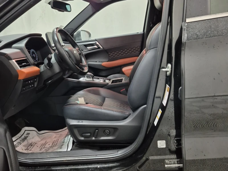 Mitsubishi Outlander CARFAX* АВТОФИНАНСИРАНЕ* БЕЗ ПЪРВОНАЧАЛНА ВНОСКА* , снимка 5 - Автомобили и джипове - 52788512