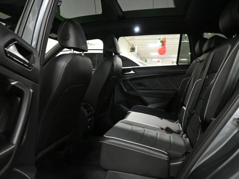 VW Tiguan Highline R-Line С РЕГИСТРАЦИЯ & АВТО КРЕДИТ, снимка 15 - Автомобили и джипове - 53272089