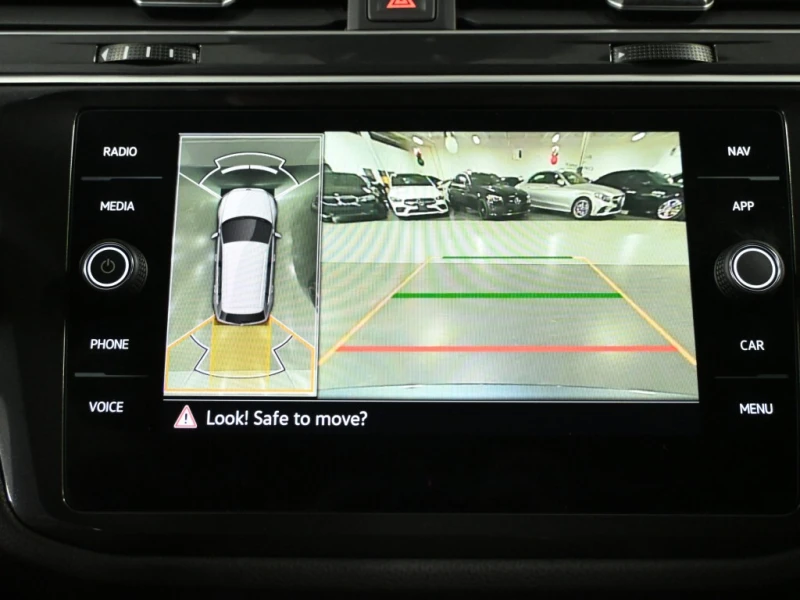 VW Tiguan Highline R-Line С РЕГИСТРАЦИЯ & АВТО КРЕДИТ, снимка 11 - Автомобили и джипове - 53272089