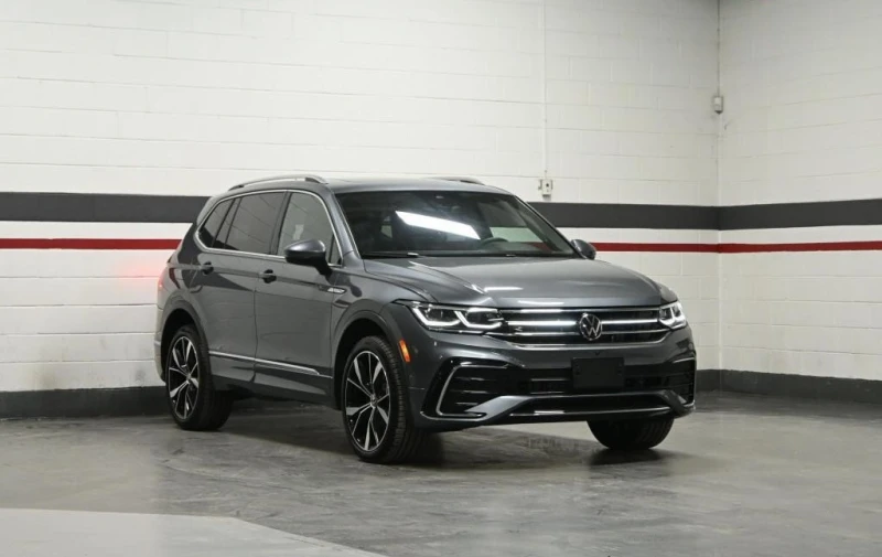 VW Tiguan Highline R-Line С РЕГИСТРАЦИЯ & АВТО КРЕДИТ, снимка 3 - Автомобили и джипове - 53272089