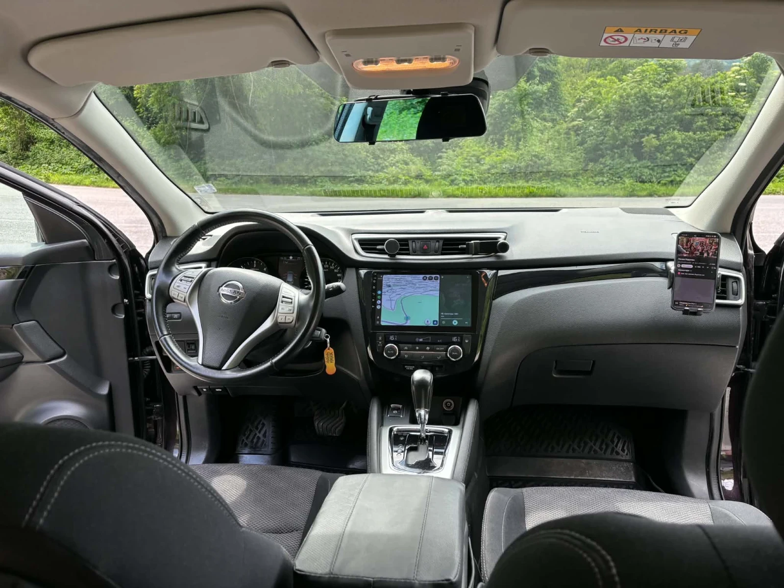 Nissan Qashqai 1.6, снимка 10 - Автомобили и джипове - 54824958