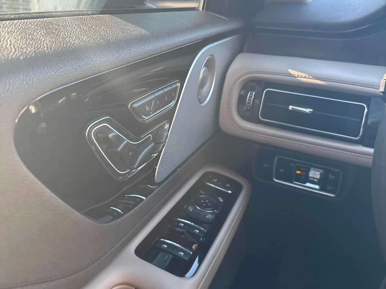 Lincoln Aviator * Reserve * CARFAX * ЦЕНА ДО БГ, снимка 12 - Автомобили и джипове - 55082318