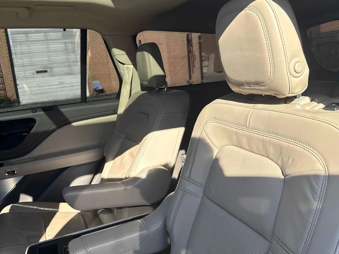 Lincoln Aviator * Reserve * CARFAX * ЦЕНА ДО БГ, снимка 15 - Автомобили и джипове - 55082318