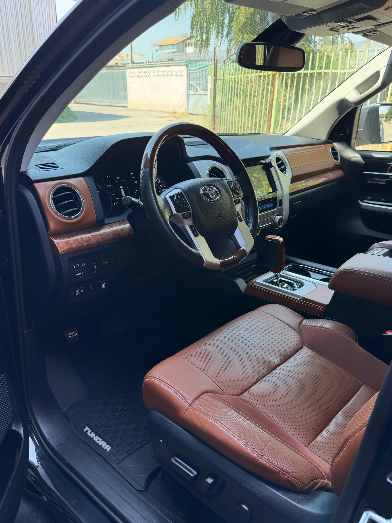 Toyota Tundra 5.7i Platinum, снимка 7 - Автомобили и джипове - 55149437