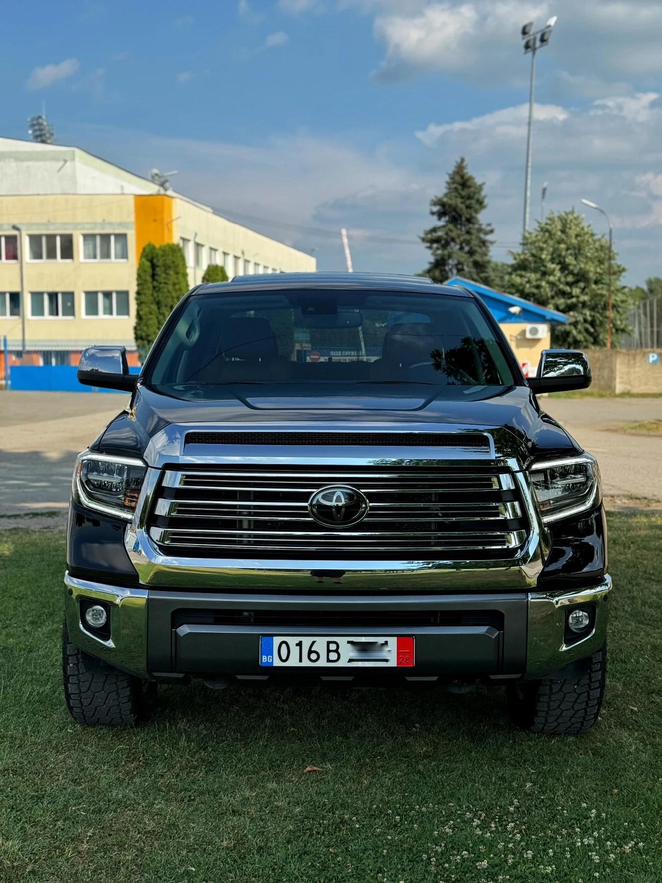 Toyota Tundra 5.7i Platinum, снимка 2 - Автомобили и джипове - 55149437