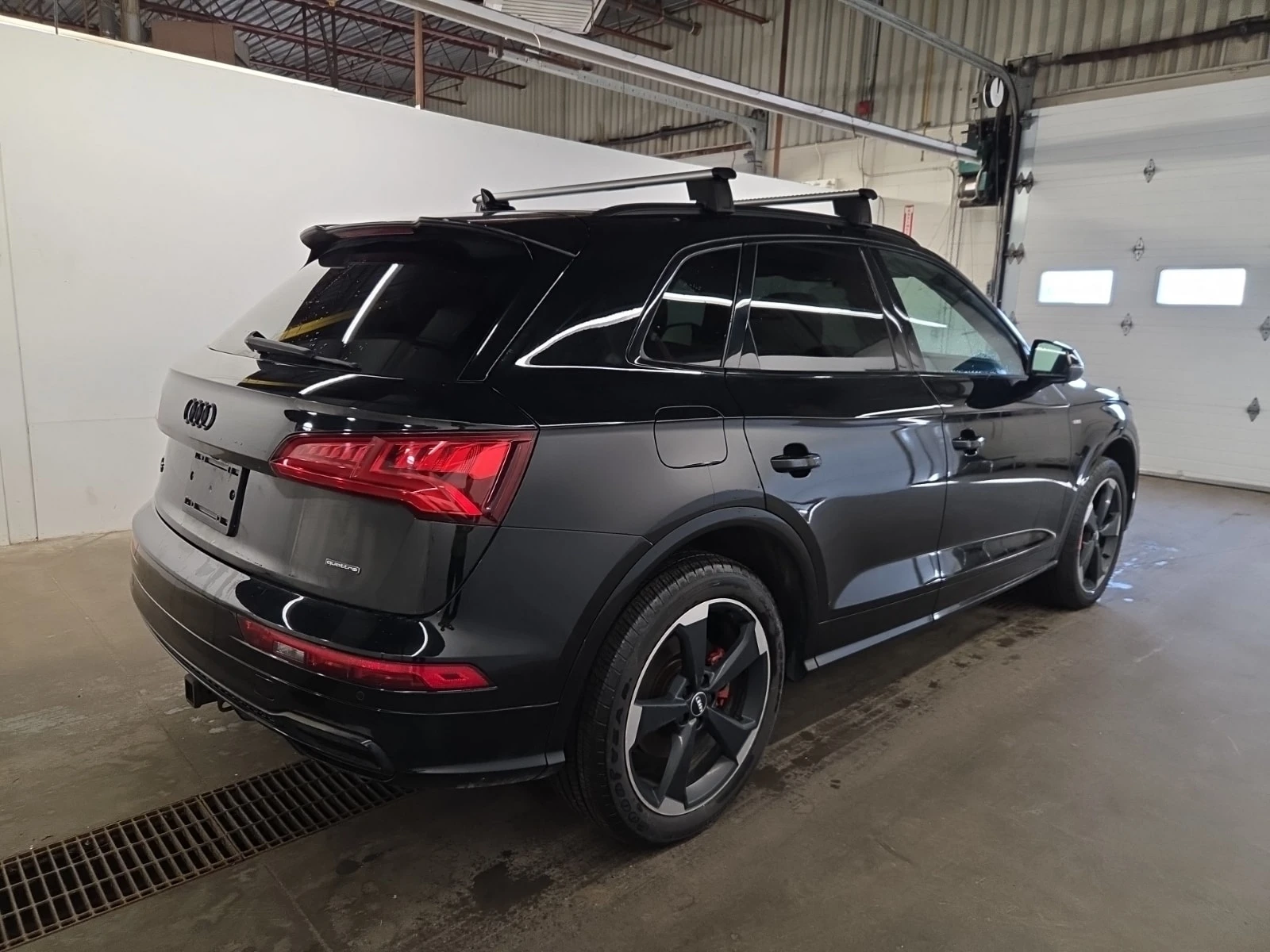 Audi Q5 PROGRESSIV / BLACK OPTIC / CARFAX, снимка 3 - Автомобили и джипове - 55831818