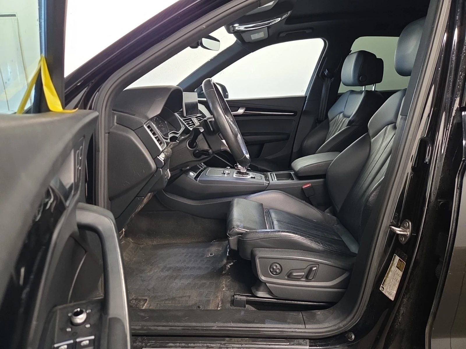 Audi Q5 PROGRESSIV / BLACK OPTIC / CARFAX, снимка 5 - Автомобили и джипове - 55831818
