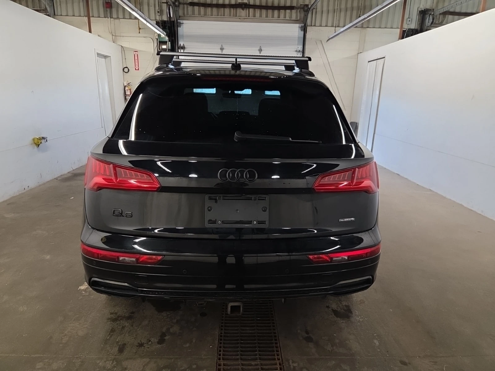 Audi Q5 PROGRESSIV / BLACK OPTIC / CARFAX, снимка 17 - Автомобили и джипове - 55831818