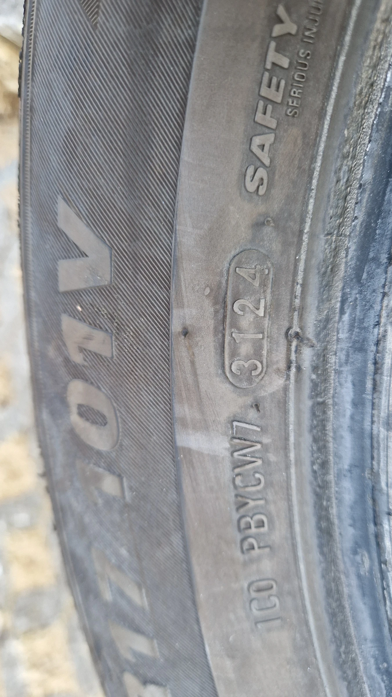 Гуми Зимни 225/55R17, снимка 5 - Гуми и джанти - 55246864